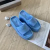 2024 cristaux sandales coins pantoufle femme talons hauts de piscine de piscine Logo plats de chaussures d'été plate-forme de plage