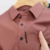 Chemises habillées pour hommes Waffle Men T-shirt à manches courtes haut de gamme 2023 Été Nouveau Businet de soie de glace luxueuse Luxe Polo sans couture Polo mince section D240427