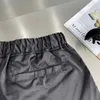 Hochwertige neue Sommerdreiecksstandard Nylon Herrenhemd wasserdicht Schnelltrocknen fünf Minuten Shorts Mode Sportswear Trend