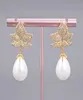 Guaiguai Bijoux Shel de mer blanc Perle Gold Couleur plaqué CZ Micro Pave Boucles d'oreilles pour les femmes Real Gems Stone Lady Fashion Jewell4104980