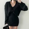 Sukienki robocze wiosna Korean Twist Knit Sweter zestawy SWEAT KRÓTKI KRÓTKI KRÓTKI PULLOVER TOP HIT TALIS MITY Modna moda dwuczęściowa garnitury