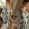 Kadınlar Robe Femme Peignoir Çiçek Baskı Loungewear Kadın Rayon Batah Kemono Nightwear Seksi Samimi Samimi Silk Büyük Boy Tapın