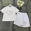 Marque Baby Tracksuits Summer Boys Set Kids Designer Clothes Taille 100-150 cm T-shirt de conception de lettres florales brodées et shorts 24mai