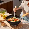 PANS 1PC WOK 10.2/11-Zoll feines Eisen mit hitzebeständigen Lid-Wärme-Griffe, nicht beschleunigte große Rühranfindung