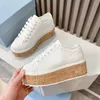 Gut aussehende Frauen Freizeitschuhe Sommer Neue komfortable Fuß fühlen nicht rutschfeste Höhe von Turnschuhen rundem Kopf dicke untere High Top Ladies Sladies Sladies