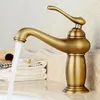 Luxury Europe Style Antique Gold Bathroom Bathroom Basin Robinets Boucheurs Taps Single Handle Magic Lamp Frold and Water Kitchen Faucet 240508
