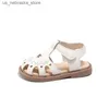 Slipper kinderschoenen Girls Soft Soled Casual Fashionable Princess Nieuwe bloem geborduurde Beach Dames Sandals Q240409