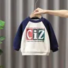T-shirty chłopcy bluza 2023 Autumn Childrens Zimowa litera Dziecięce Bluza T-shirt z długim rękawem