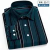 Camicie da uomo 2024 camicia a strisce nuove maschera a maniche lunghe slim camicia casual camicia da ufficio camicie abiti formali tops social abbigliamento d240427