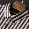 Casual shirts voor heren Sociale lange mouwen met lange mouwen Hirt Light Business Vertical Stripes Wrinkle-resistente No-Ireren Comfortabele button-down