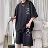 6xl Grand Mens Sports Costume coréen High Street Fashion Tshirt Shorts Twopiece Set Men Retro Neck Top Designer Clothes 240422