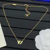 Lettre de conception de marque de luxe concepteur de collier de pendentif pour femmes 18k colliers de chauffage en or