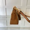 Designväska axelväska handväska läder kvinnor klassiker mode tote väska crossbody väska mångsidig pisiform väska halvmåne väska
