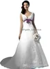 Vestido de noiva branco e roxo Bordado de renda vintage mancha em videiras de decote em videira em vestidos de noiva Long Princess Long Vestidos