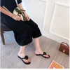 Tofflor Summer Designer Shoes Flats Women Luxury 2024 Camellia Flower Jelly Beach Slides Flip Flops Mysiga mjuka sulor