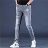 Jeans masculins à la mode et à la mode de luxe design de la strass de luxe pour hommes Jeans CONSTRAUX FIT DENIM Vêtements de rue Boyfriend Grey Panton de gris Q240509