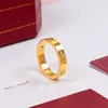 Дизайнерские кольцо ногтевого кольца Классическая роскошная дизайнерские ювелирные ювелирные украшения женщины титановые стальные сплавы золотой серебристый серебро никогда не исчезают не аллергии 188L