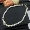 Luxusdesigner Halskette Armband Ohrringe Perlen Anhänger 18K Gold Platted Halskette Brand Brief Zauberer Frauen Hochzeitsfeier Schmuck Set