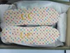 Sneakers de nuevos niños Colorido diseño de letras de la cuadrícula Baby Casual Sicapias 26-35 Embalaje de marca de alta calidad Niños Niños Diseñador de diseñadores 24 de mayo