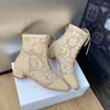 Bottes d'automne hiver féminine la mode Broider Natural Kid Suede High Heels Runway Square Toe Party