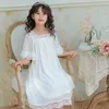 Pijama 2022 Novo primavera Summer Girls Home Wear Sweet Princess Style Girldress Nightdress de manga curta Laca fina camisa de malteira suave T240509