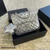 Klassische 24 neue Luxus -Taschen -Designer -Tasche Frauen Rucksack Fashion Diamond Gitterkette Lack Leder Rucksack Französisch Marke Doppel Buchstaben Kusq