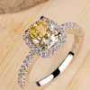 Estilo famoso de alta qualidade SONA Amarelo amarelo Carates quadrado Anel de diamante Platinum Mulheres anel de noivado de casamento Moda Fine Jewelr 287R