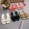 Pantofole di lusso Slifori da donna Sliders Sandals Fashion Summer Loafer Beach Casual Shoe Casual Designer Luxio Slipisti Mule Bianco Bianco di alta qualità SANALALE