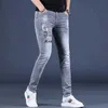 Jeans masculins à la mode et à la mode de luxe design de la strass de luxe pour hommes Jeans CONSTRAUX FIT DENIM Vêtements de rue Boyfriend Grey Panton de gris Q240509