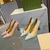 Sapatos de vestido de grife para mulheres saltos altos de luxo de 23sss Slingback Slingback Bombas vintage Bombas vintage Sandálias femininas de pães de rosa preta preta 5.8 Z24