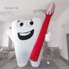 Publicidade ao ar livre Balão de dente de desenhos animados de 6m de altura Branco Brown Modelo Dental Homem com uma escova de dentes para desfile show