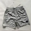 Klassiska män shorts Löst montering Snabbtorkning av metall Nylonfärgade shorts utomhus avslappnad 5 Point Beach Swim Shorts Pants Si