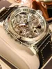 Relógios de pulso esculpindo relógio mecânico retro totalmente automático Hollow Out Fashion Luxury Men Wrist Watches