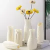 北欧の花の花瓶模造セラミックプラスチックポットホームリビングルームデスクトップ装飾結婚式のセンターピースアレンジ240508