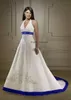 Robe de mariée en satin blanc et bleu royal