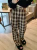 Calças femininas Capris Houzhou calças xadrez marrom vintage Mulheres de grande tamanho Harajuku Moda coreana de calças verificadas por pernas largas para o botão feminino Casual Y240509