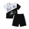 Наборы одежды 2024 Малыш мальчик для мальчика Лето с коротким рукавом набор для 1 2 3 4 лет Симпатичная пэчворчатая футболка с принтом и брюки