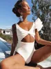 Dames badmode fitshinling ruches uitgesneden zwempak sexy heet wit één stuk bodysuit bodysuit bohemian strand monokini vakantie slanke bodysuits t240508