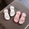 Terlik kızları Roman Sandalet Açık Ayak Parmağı Dokuma Düz Renk Yüksek Üstü Yeni Yaz Summer Hollow Düz Sıradan Ayakkabılar Çocuklar Moda Q240409