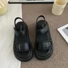 Sandales de plate-forme en caoutchouc plat pour femme extérieure de style romain pour femmes chaussures d'été 2024 plage chaussures noires f h anti-glissement vip 240426