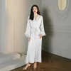 Robe féminin Femmes Long Nightgown Red Bathrobe Robe Elegant Feather Sleeve Sleepwear Rayon Kimono Robe Set Loungewear Lingerie intime