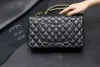 10a retro spegelkvalitetsdesign CF Classic Flap Bags Womens Rectangle Handbag Caviar lammskinn quiltad handväska bör, importeras från F