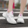 Scarpe casual belle sneaker bianche femminili per donne vulcanizzano ferenti di donne a piedi leggero