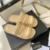 2024 Neue Stil Pantoffeln Walk Sandale Frauen Leder Freizeitschuhe Luxus Sandal Designer Männer rutschen Innenschieber Summer Mode Outdoor Tarvel Sliders Flat Lady Mule