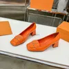 Tasarımcı Elbise Ayakkabı Slingback Sandal Pompaları Kadın Tek Ayakkabı Patent Patent Deri Kare Başlık Topuklu Topuklu Mektup Lüks Zarif Gentles Chunky High Topuklu Boyut