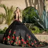 Mexikansk Vestido de 15 A OS 2020 Black Quinceanera klänningar med broderi Sweet 16 Dress Puffy kjol Vestidos de XV A OS 280O