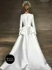 مصمم فستان زفاف ساتان مصمم منذ فترة طويلة