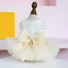 Hundekleidung Haustier Hochzeitskleid Elegantes mehrschichtiges Netz mit Bogenperlendekor Easy Knöpfe Prinzessin für kleine Medien