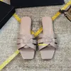 Designer tofflor Tribute gummi glider läder platt klackar claquette för kvinnliga kvinnor sommar utomhus rum skor mode sandaler sandlar 35-42 flip flops 17 902