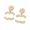Kolczyki damskie projektantów dla kobiety wieloletnia kryształowe perłowe kołki vintage biżuteria projektant diamentowych kolczyki Wyjątane srebrne litery codzienne ozdoby ZH015 C4